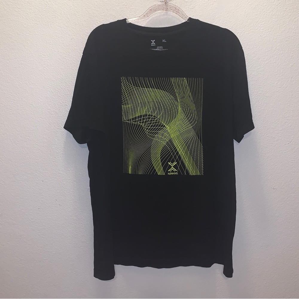 Xersion black optical illusion athletic gym workout short sleeve shirt
